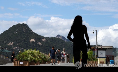 내일까지 폭염…모레 전국 장맛비로 불볕더위 주춤할 듯