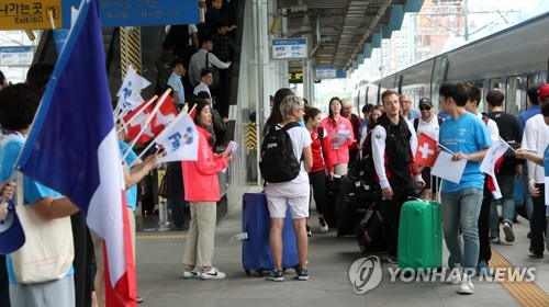 [광주세계수영] 인천공항 오가는 임시열차, 첫 손님 태우고 '씽씽'