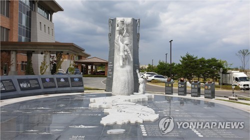 "한미동맹은 굳건" 평택 험프리스기지에 대형 조형물(종합)