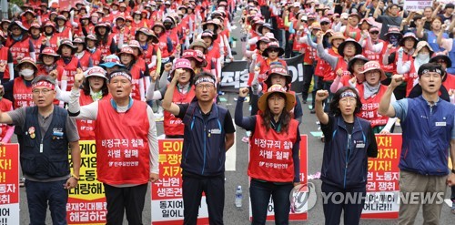 민주노총 "톨게이트 수납원 집단 해고 사태…청와대가 나서라"