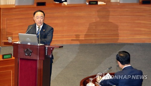 '경제해법' 공방…與 "추경이 구원투수", 野 "소주성 정책 전환"(종합)