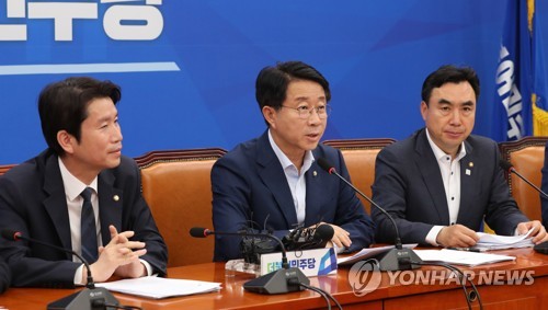 與 "일본 수출규제 대응 위해 최대 3000억원 추경 반영"