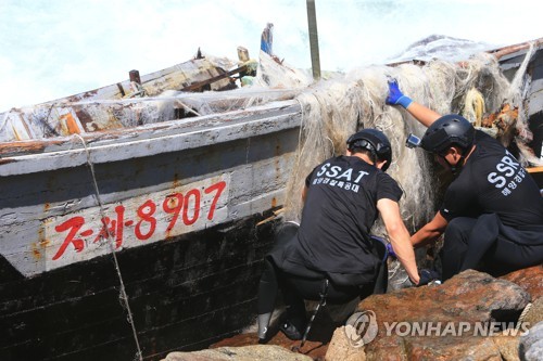 합참 "고성 해안가서 北목선 발견"…대공용의점 없는 듯(종합3보)