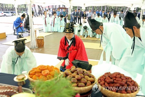 장맛비 오락가락…전국 해수욕장·관광지 한산