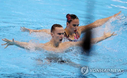 -광주세계수영- 러시아, 아티스틱 혼성 듀엣 규정종목 우승