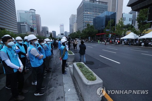 서울시 "광화문 광장 지킨다"…물리력 동원·손배소 불사