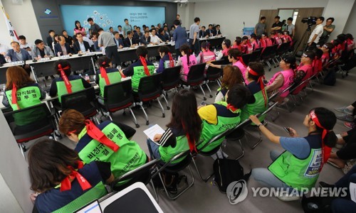 교육당국 "학교 비정규직 요구 수용하려면 6천100억원 필요"(종합)