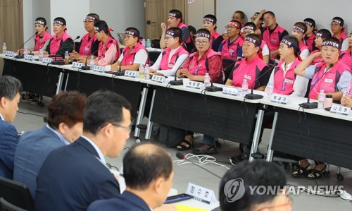 교육당국 "학교 비정규직 요구 수용하려면 6천100억원 필요"(종합)