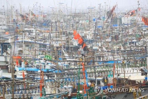 태풍 다나스 북상…제주 항공편 46편 결항, 침수피해 속출(종합)