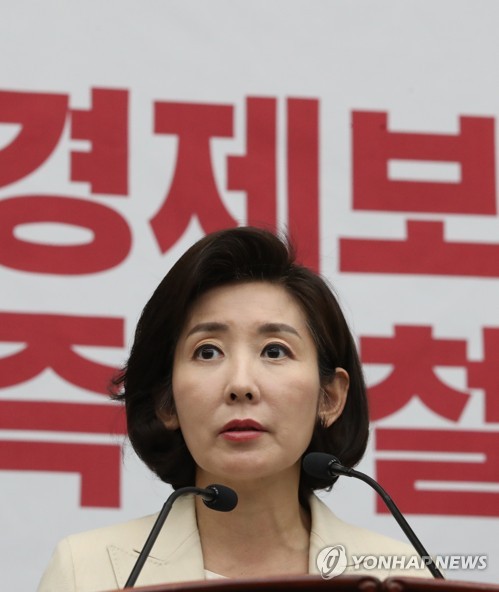 '추경·정경두 해임안' 강경대치 속 "新친일"-"친일프레임" 공방