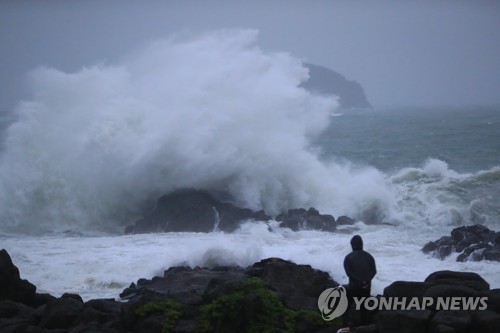 폭우 동반 태풍에 제주서 주택 19가구 침수…도로 일부 파손