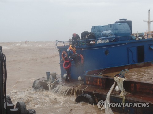 태풍 지나자 지진까지 엄습…휴일 전국이 화들짝