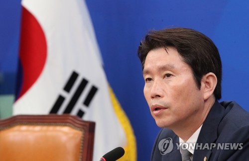 이인영 "한국당, 한일전서 백태클…日선수 찬양하면 新친일"