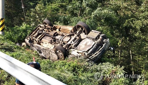 [속보] "삼척 전복사고 승합차에 외국인 근로자도 3∼4명 탑승"