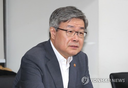 이재갑, '자회사 방식 정규직화 모범사례' 코이카 찾아 격려