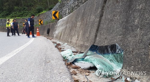 16명 사상 삼척 승합차 사고 원인은…국과수 정밀 감식 나서