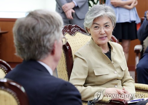 靑 안보사령탑부터 野 원내대표까지…볼턴, 이틀간 '광폭행보'