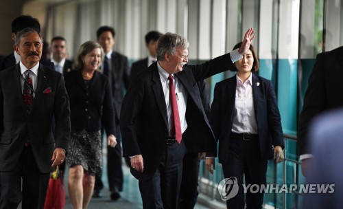 볼턴 "세계 곳곳 도전 있어도 한미동맹 굳건"…강경화 장관 면담