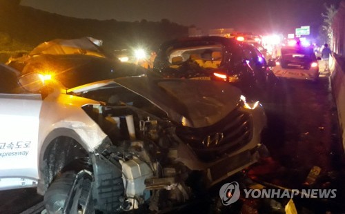 고속도로 순찰대원 목숨 앗아간 트레일러 기사 "깜빡 졸았다"