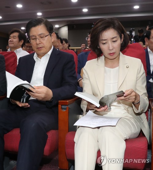 한국당 "靑 안보관에 싱크홀"…'文정부 외교안보정책 전환' 공세(종합)