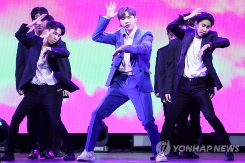 강다니엘 "워너원 빈자리 채워갈 것…희망 주는 사람이 꿈"