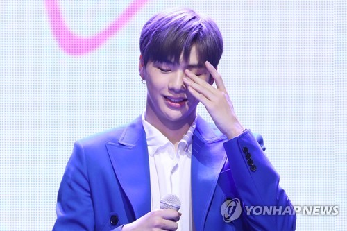 강다니엘 "워너원 빈자리 채워갈 것…희망 주는 사람이 꿈"