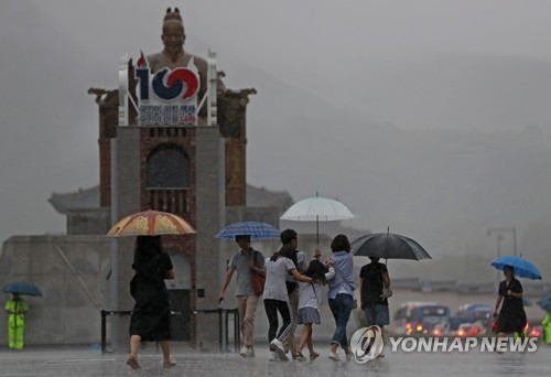 일요일 전국 장맛비…남부지방·동해안은 열대야