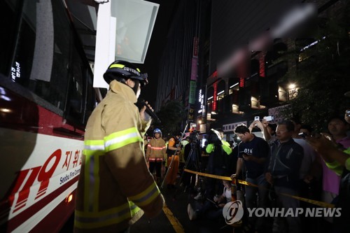 '광주 클럽 구조물 붕괴사고' 수영대회 참가 선수 8명 부상(종합)