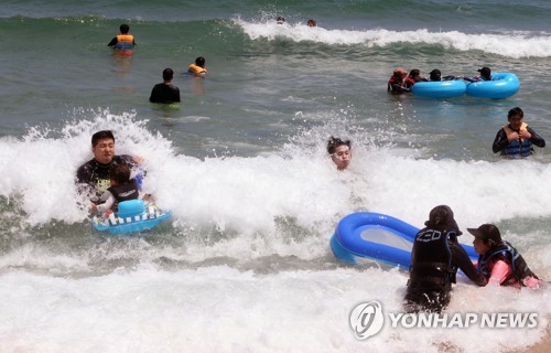 장맛비에도 강원 동해안 92개 해수욕장에 78만명 몰려