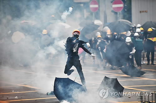 中, '홍콩시위 두둔' 美 비난…"적나라한 이중잣대"(종합2보)