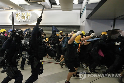송환법 시위 정국에 불안해진 홍콩인들, 싱가포르 향한다