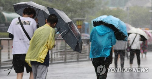 서울 등 중부지방 곳곳 호우특보…출근길 강한 비, 천둥·번개도