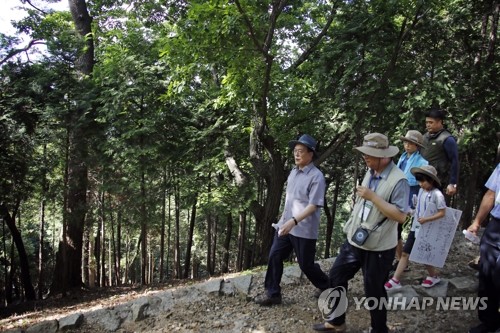 "문 대통령께서 고향에 큰 선물"…저도 개방 반긴 거제시민들