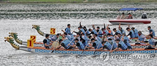 화천쪽배축제 열기로 폭염 날린다