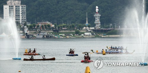 화천쪽배축제 열기로 폭염 날린다