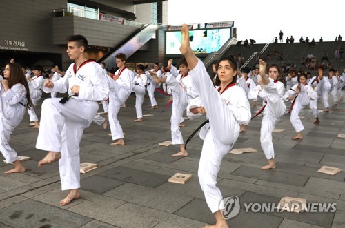 15개국 청소년 태권도 수련생, 국립중앙박물관에서 시연