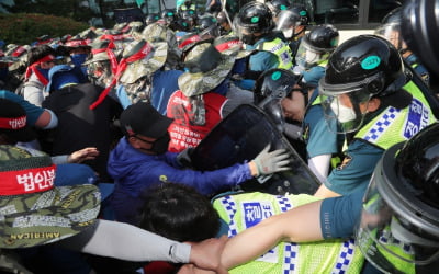 '경찰 폭행' 현대重 노조 간부에 구속영장 신청