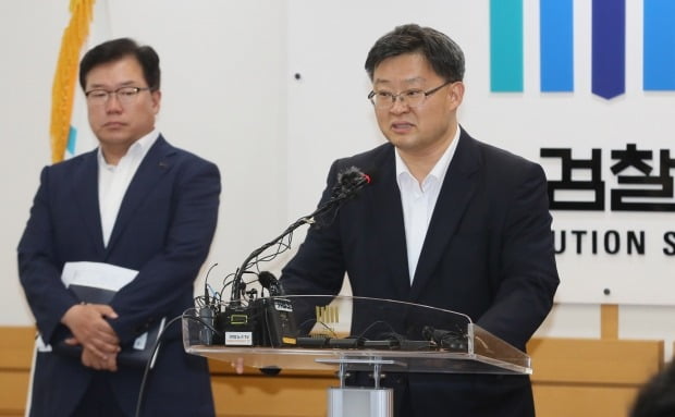 장기석 제주지검 차장검사가 1일 오후 제주지검 중회의실에서 '제주 전 남편 살해 사건'의 피의자 고유정 기소와 관련해 브리핑을 하고 있다 (사진=연합뉴스)