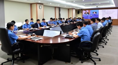 해경 "추행하고 월급 주지 않은' 인권침해 선장·항해사 등 90명 적발"