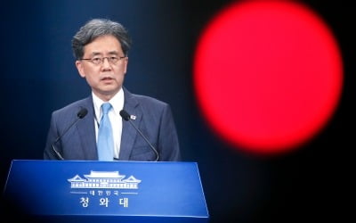 靑 "국제법 위반주체는 일본"…GSOMIA 폐기도 '검토'