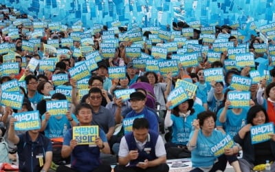 "이석기를 석방하라" 구호 퍼진 광화문광장 … 정치적 행사 불허하는데 어떻게?