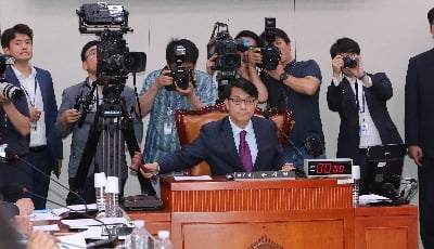 [종합] 국회 외통위, 日 수출규제 철회 촉구 결의안 만장일치 채택