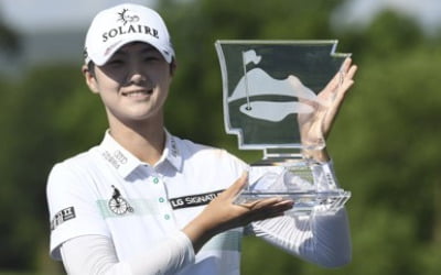 '18번홀 끝내기 버디' 박성현, LPGA 시즌 2승…세계 1위 탈환