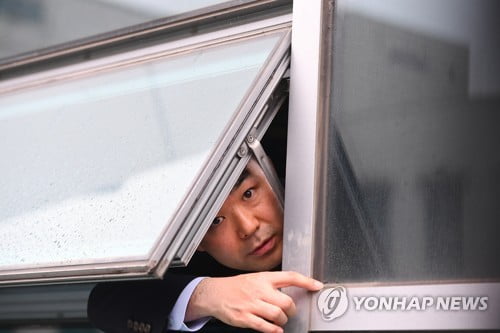 한국당 의원, 경찰에 패스트트랙 수사 자료 요청…외압 논란