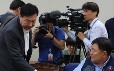 경영계, 내년 최저임금 4.2% 삭감안 제출…노동계 "인면수심"