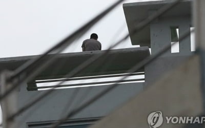 "죄송하다" 거제 흉기 살해범 밤샘 대치 끝 투신해 숨져