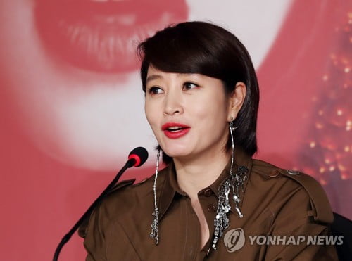 모친 13억 채무 논란에 김혜수 측 "법적 책임 없다"