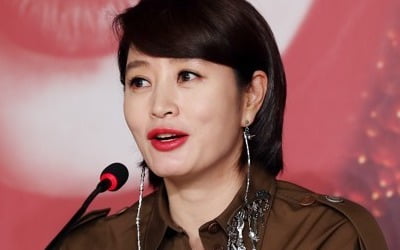 모친 13억 채무 논란에 김혜수 측 "법적 책임 없다"