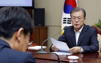 文대통령"전례없는 비상상황"…외교해결 강조 속 '對日엄중경고'