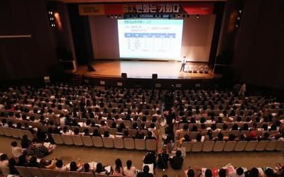 이투스 대표·스타강사, '댓글조작' 첫 재판서 혐의 전면부인